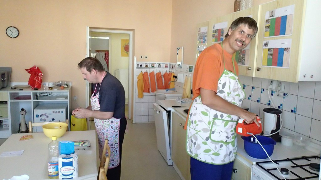 Vaření-buchta z červené řepy 9-16